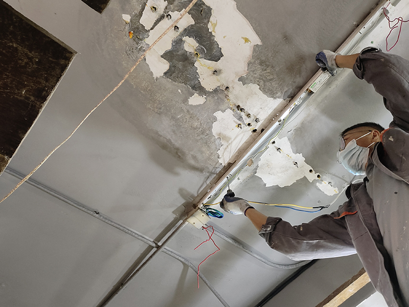 1755830059221365.jpg 荔湾区陈岗大夏裂缝注浆 拷贝.jpg