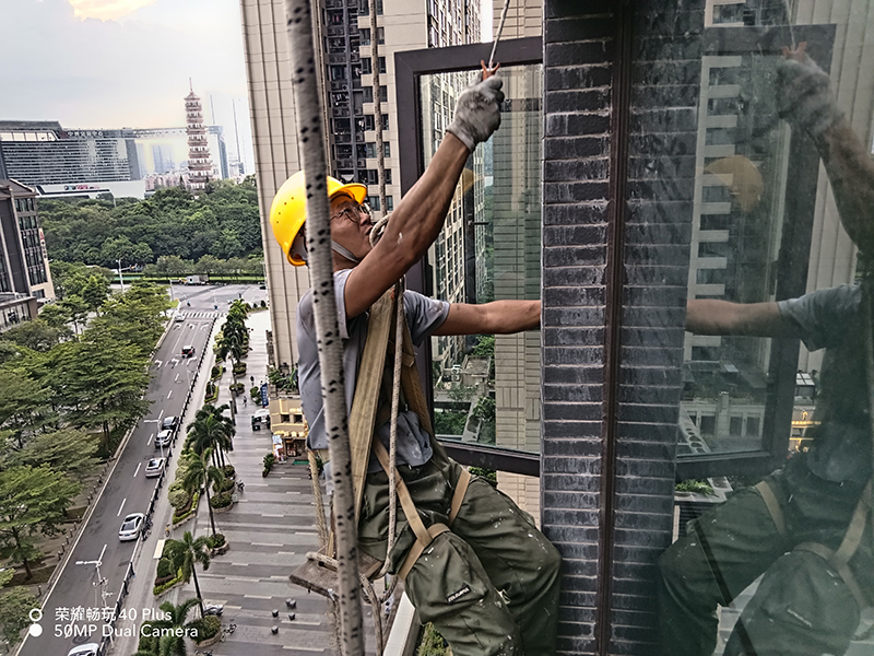 外墙窗户渗水到内墙